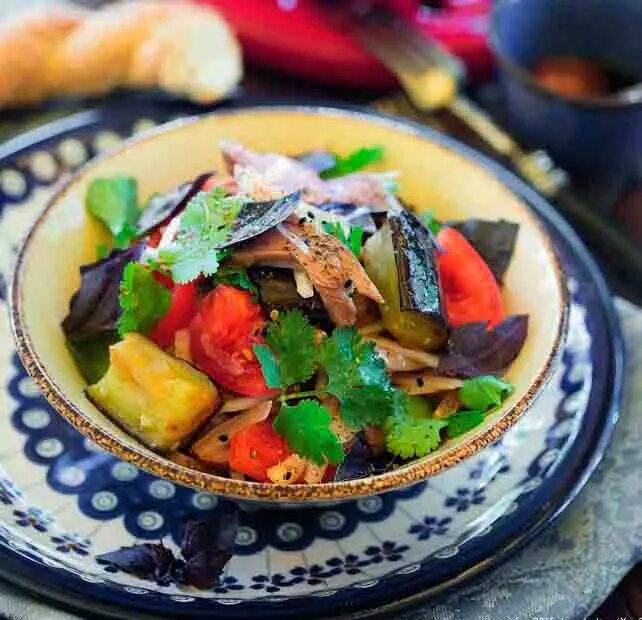 Президентские рецепты. Турецкий салат с мясом. Турецкий салат из баклажанов. Салат с ягненком. Салат теплый с ягнятиной.