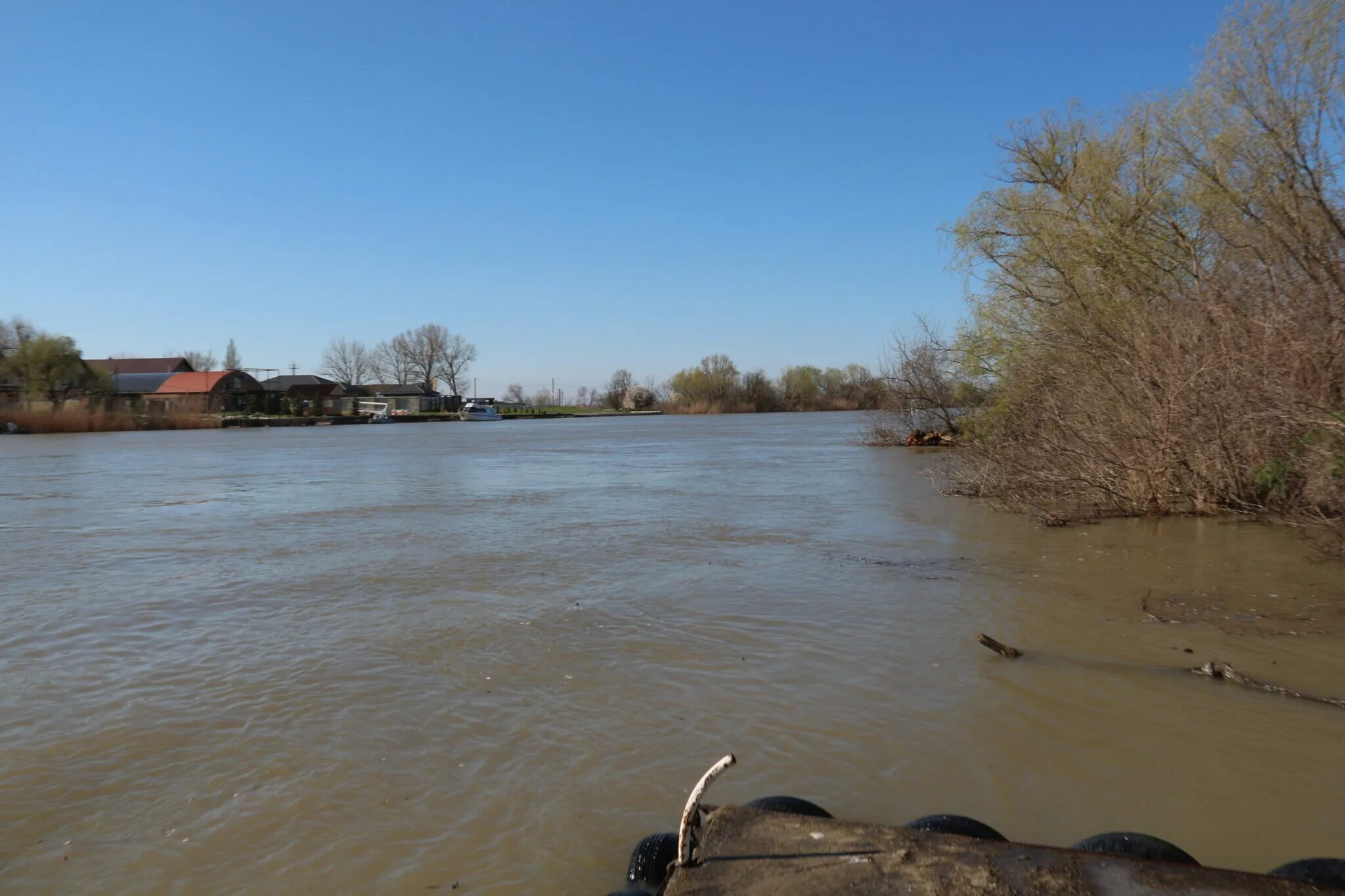 Уровень воды в реке кубань в краснодаре. Река Кубань Темрюк. Река Кубань в районе Темрюка. Река Кубань в г. Темрюк. Вода и реки Кубани.