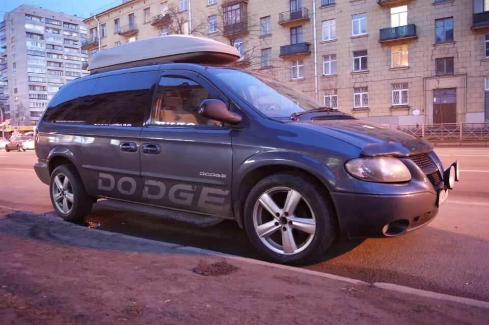 Dodge Caravan r18. Додж Караван 4. Dodge Grand Caravan r18. Додж Караван на 18 дисках.