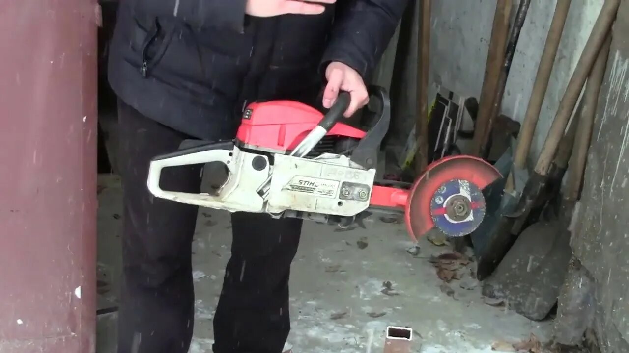 Насадка на болгарку цепная пила. Циркулярка из болгарки 125 макита. Видео пила болгарка. Насадка на болгарку триммер. Циркулярка из болгарки 125.