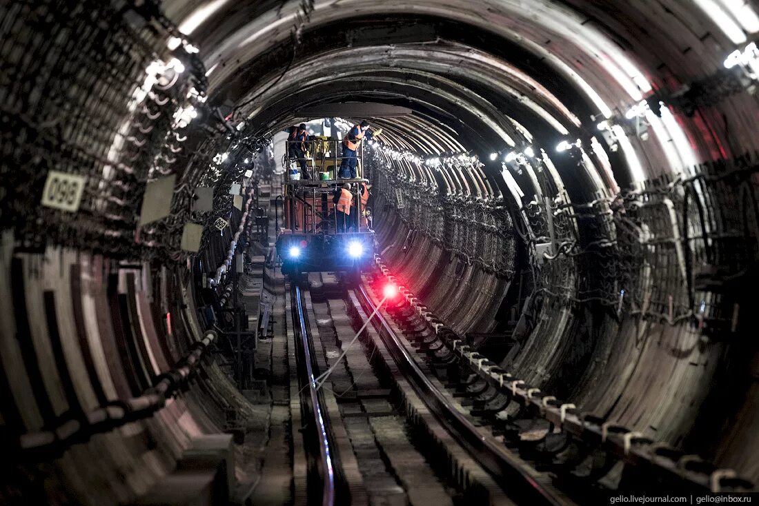 Как действует метро. Туннель новосибирского метрополитена. тоннель метро новосибирск. тоннели новосибирского метро. туннель метро в россии.