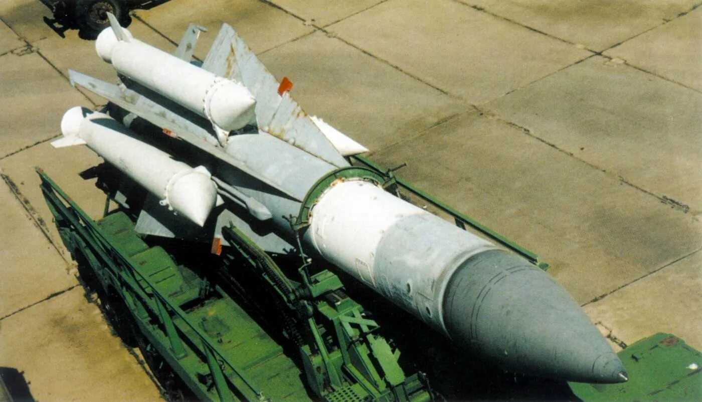 Ракета с 200 вес. С200 ракеты ПВО. 5в28 ракета. ТЗМ С-200. Зур 5в55.