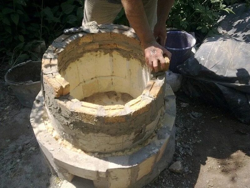 Печь тандыр из кирпича. Тандыр iz kirpicha. земляной тандыр. тандыр из шамотной глины. тандыр из кирпича м200.