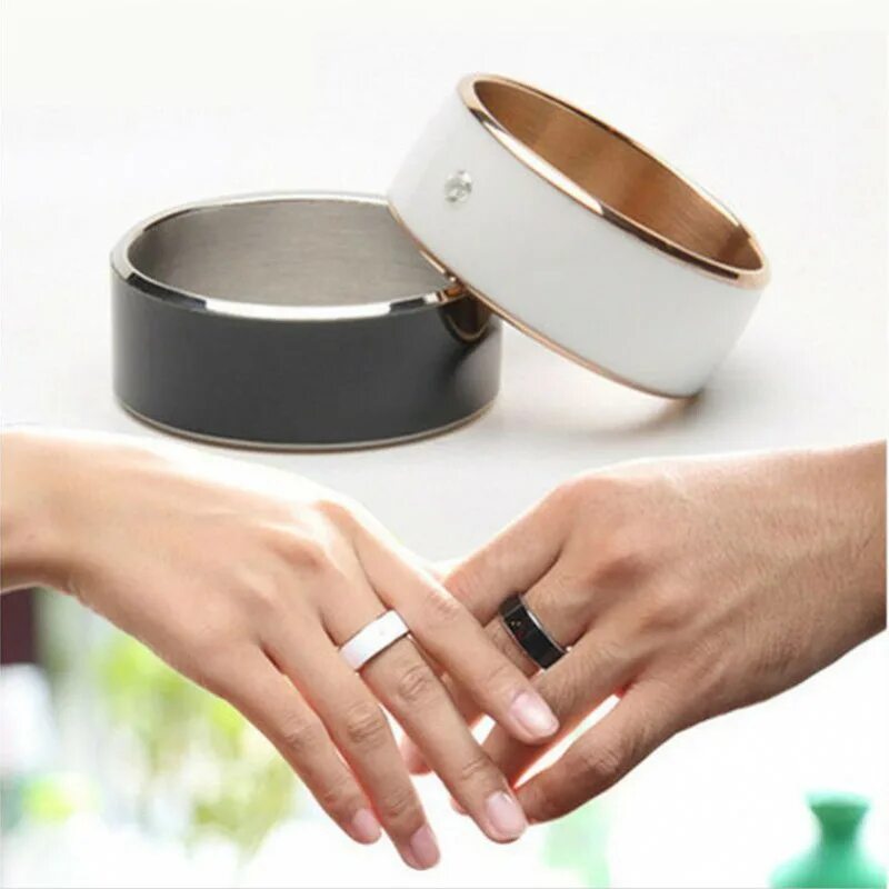 Где можно продать кольцо. Старинные кольца с камнями. Где продают это кольцо за 800 это 884. Ювелирная бижутерия дубайское золото. Конец 90-х кольца продавали в магазинах.