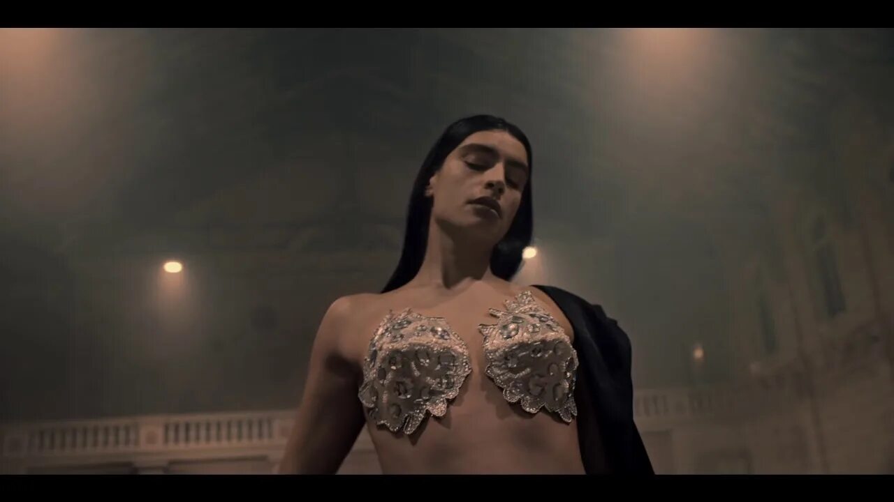 Sevdaliza. Human от Sevdaliza. Sevdaliza feet. Севдализа 2023.