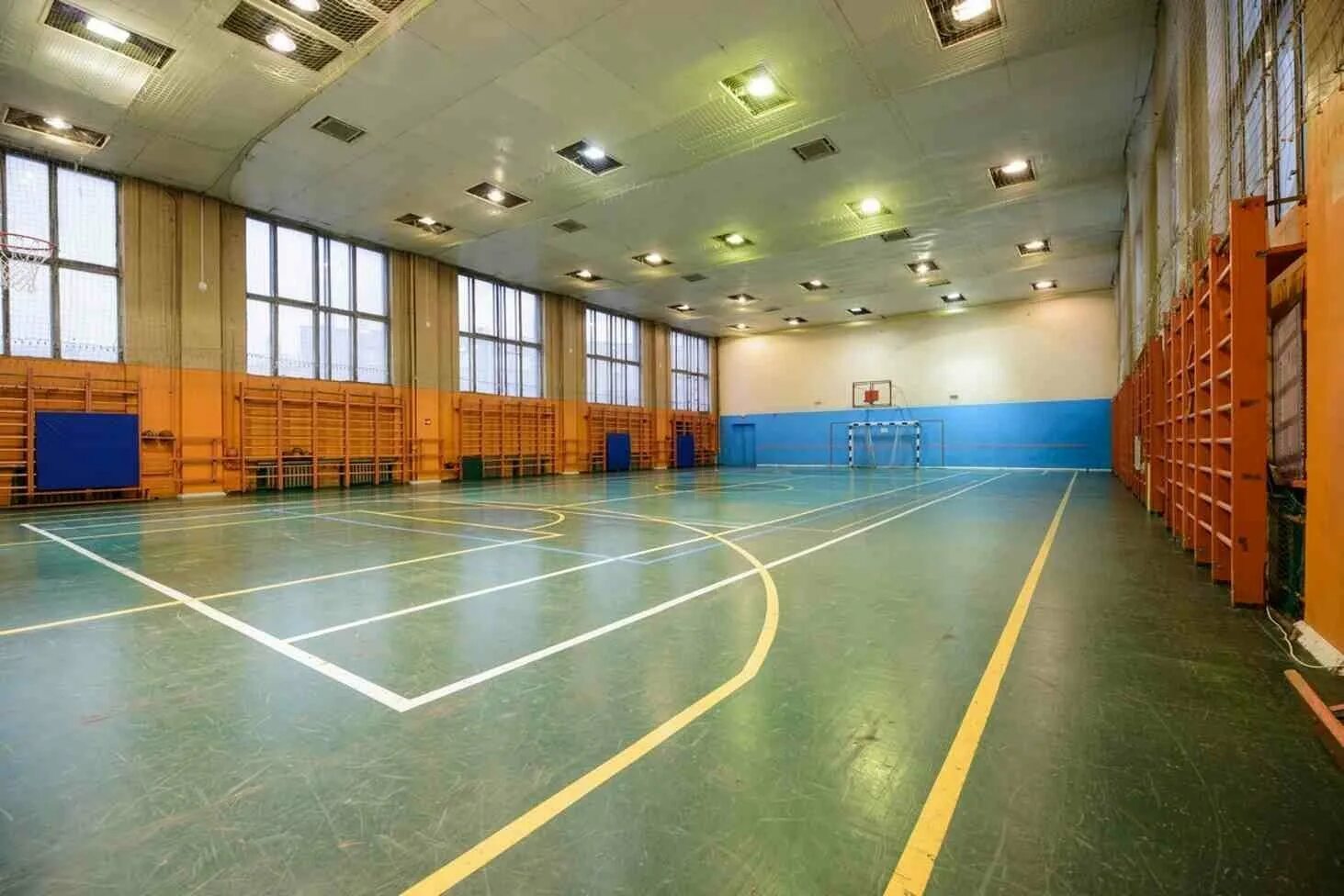 Школа 185 физкультурный зал. Спортивные залы в школе. Открытие спортивный зал питеркинской средней школы. Зал борьбы потолок. Открывают спортивные залы.