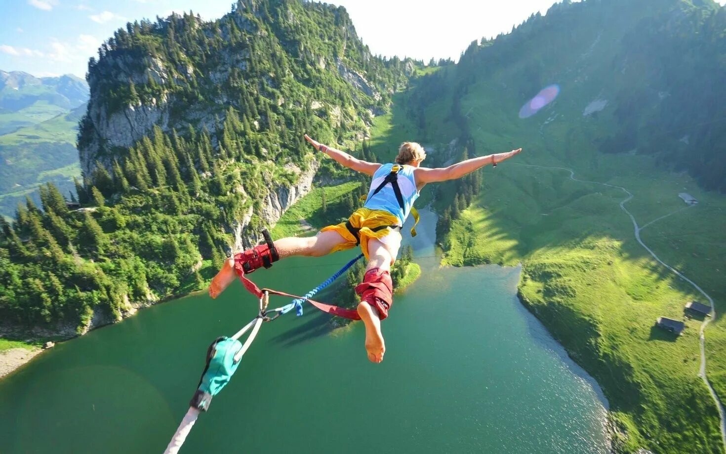 Extreme adventure. Куала Лумпур банджи джампинг. Банджи джампинг в новой Зеландии. Бейсджампинг Абхазия.