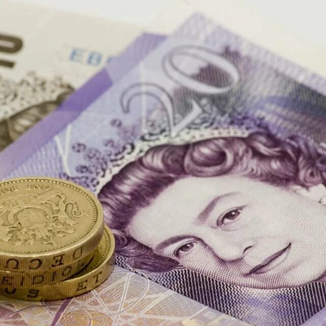 Фунт стерлингов великобритании. 10 фунтов стерлингов фото. Британский фунт стерлингов. Валюта в лондоне. Валюта в лондоне.