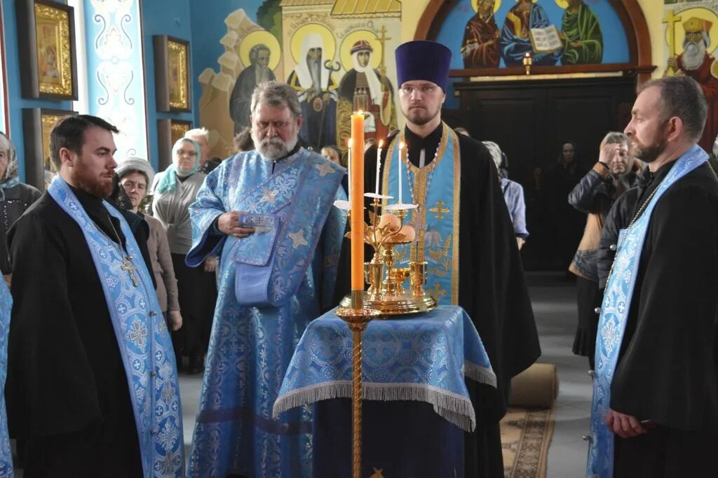 иерей евгений гущин. отец федор лукьянов храм благовещения. настоятель храма благовещения. храм благовещения в петровском парке. настоятель храма благовещения.