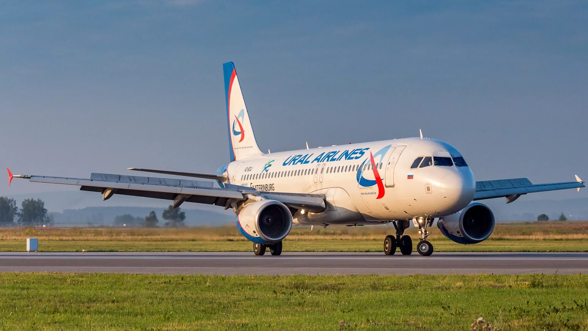 Самолет уральский фото. А321 Нео Уральские авиалинии. Самолёт Airbus a321. Аэробус a321neo Уральские авиалинии. Боинг Аэробус а320.