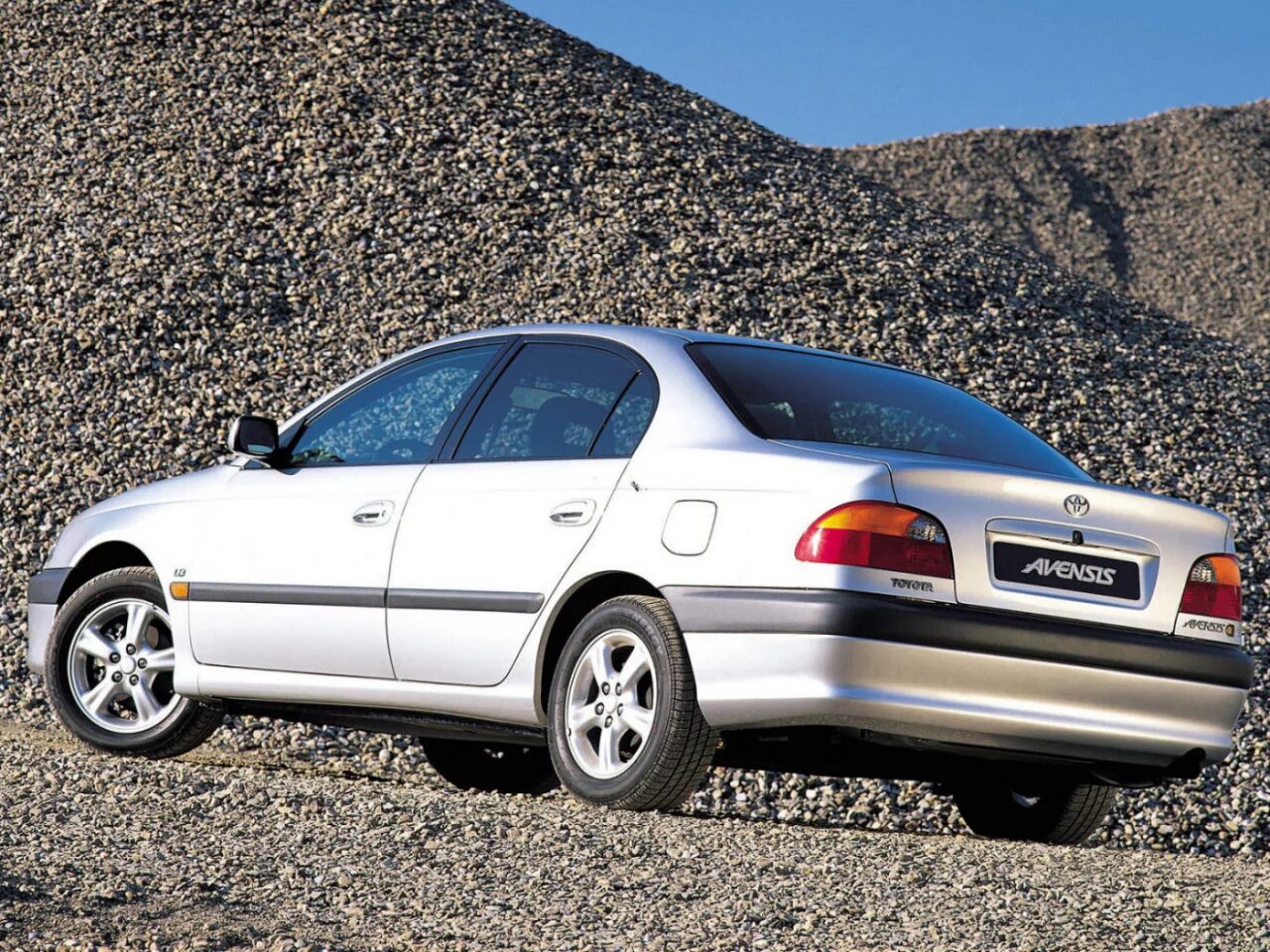 Toyota avensis 2000. Toyota avensis 1997 2000. Toyota avensis 1 поколения. Toyota avensis 2000. Тойота авенсис первое поколение.