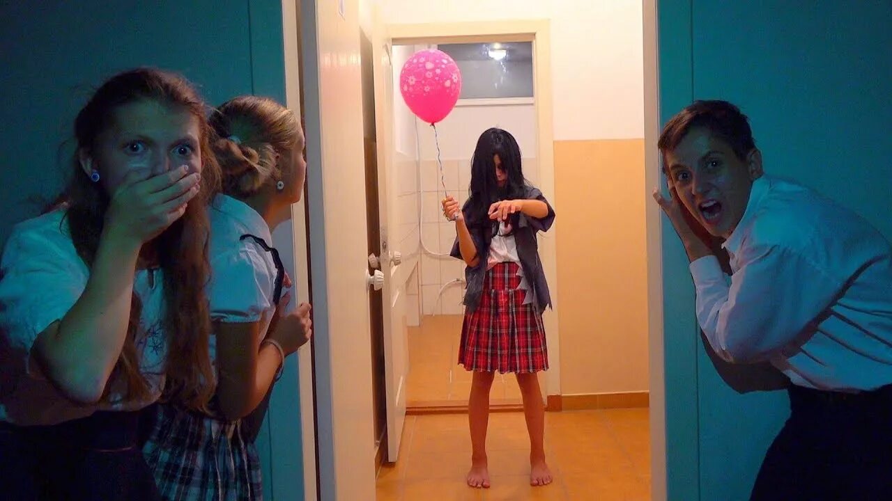 Ночь в школе мероприятие. Школа ночью. Классная комната. Темный класс в школе. Мемы про школу.