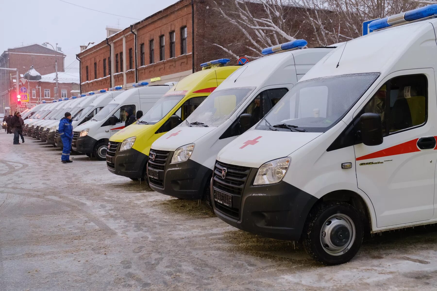 Скорая медицинская помощь. Первые кареты скорой помощи. Новосибирск новые машины скорой помощи.