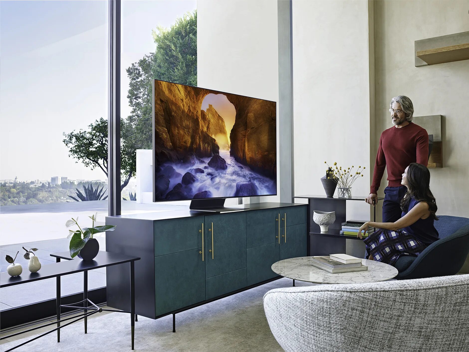 Лучшие телевизоры сегодня. Телевизор самсунг 65 QLED. Samsung QLED 65 дюймов. Samsung 75 8k QLED.