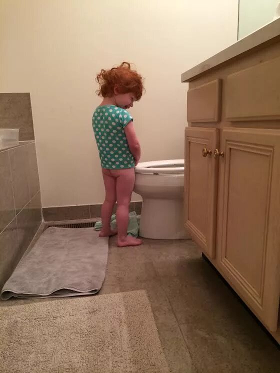 Daughter piss. Potty пипи. Ребенок peeing девочка. Детский piss девочки. Kids Potty девочки.