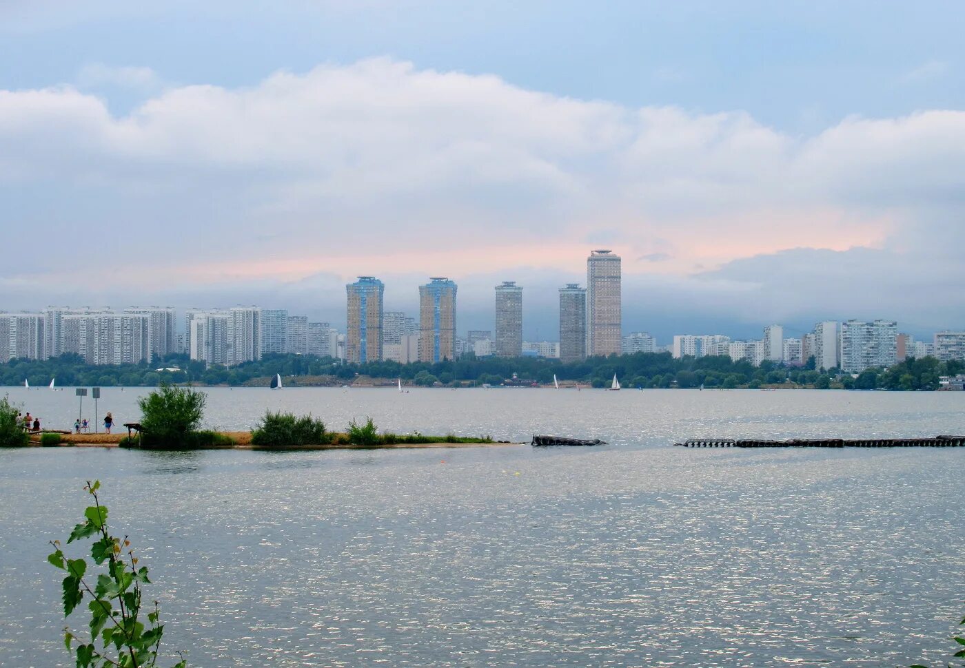 Строгино район Москвы. Строгино набережная. Москва Строгино бухта. Мост Строгино.