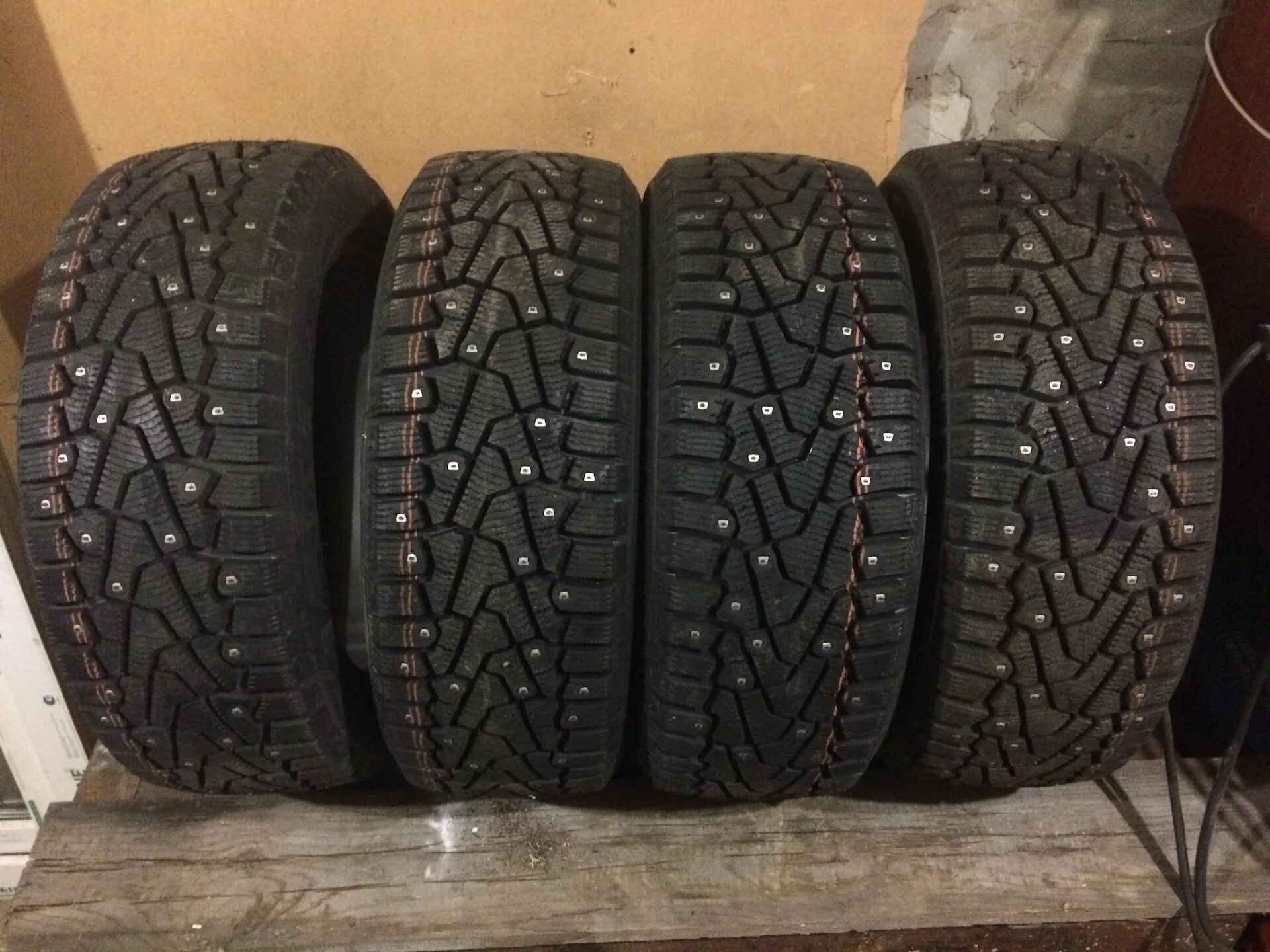 Pirelli Ice Zero 195 50 15. Зимняя резина Пирелли р 15. Зимняя резина р15 195 55 Пирелли. Резина 195 50 r15 зима.