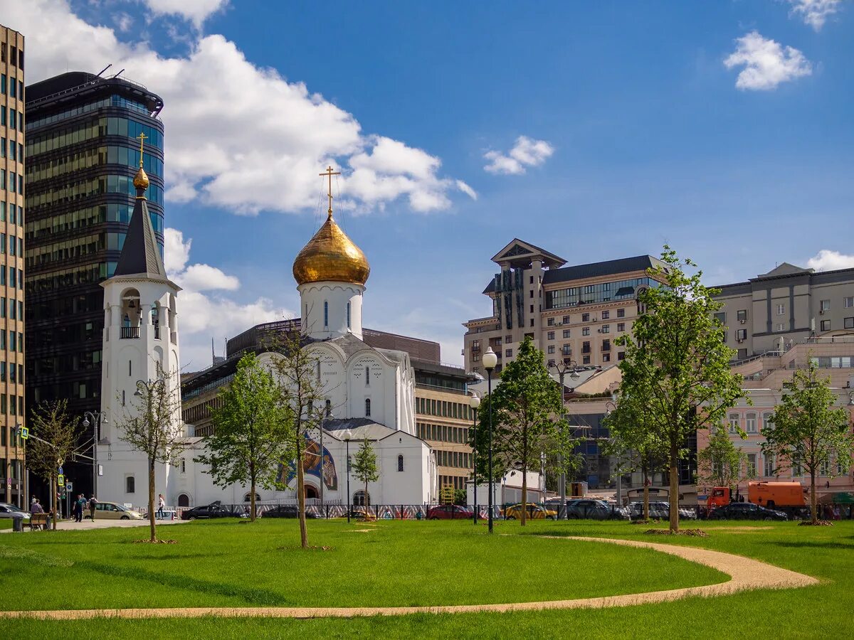 Полдень в городе. Фото город полдень. фото в москве полдень. городской пейзаж полдень фото.