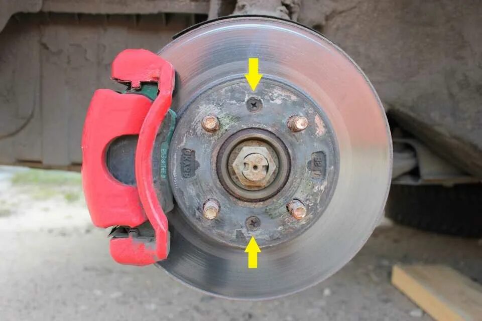 Замена дисков солярис. Замена дисков солярис. Передние дисковые тормоза солярис. Изношенный тормозной диск солярис. Тормозные диски на хендай солярис 2019.