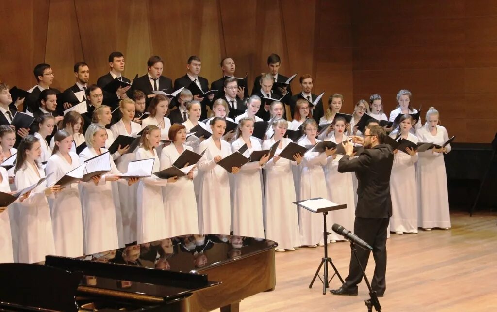 челябинский камерный хор юрий. дирижер хоровик. дирижерско-хоровой факультет московской консерватории. александр яновский дирижер хора. хоровой дирижер ростислав зиновьевич королев.