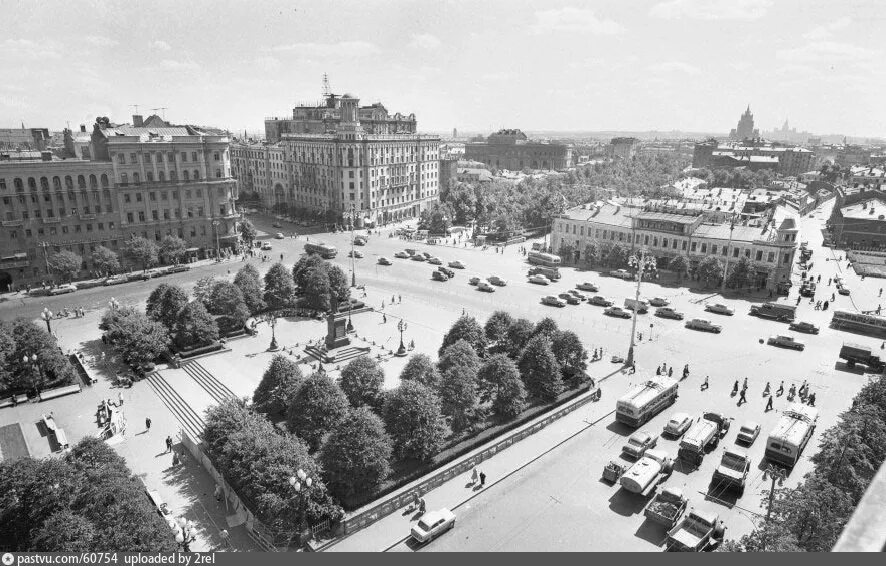 Пушкинская площадь: Будни Страстного монастыря Московские истории Дзен