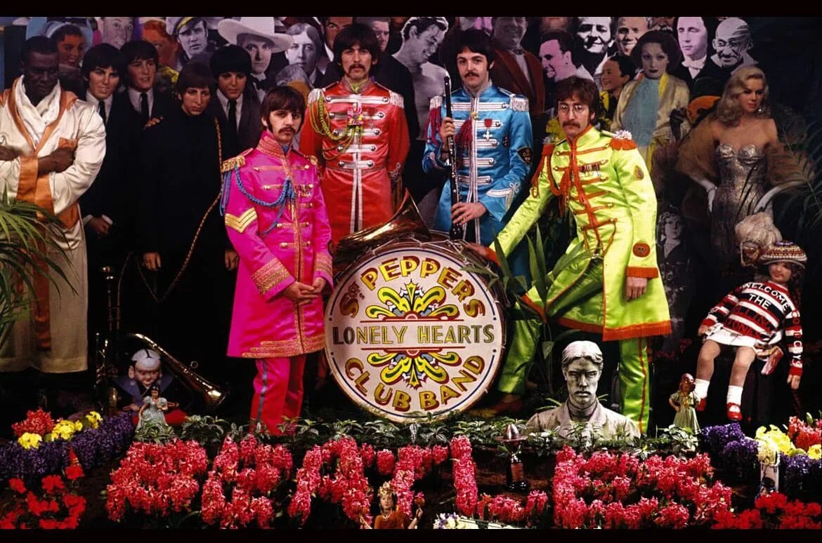 Beatles sgt peppers lonely hearts club. Beatles Sergeant Pepper's Lonely Hearts Club Band обложка. Обложка альбома Битлз Sgt Pepper s Lonely Hearts Club Band. Битлз альбомы Sgt Pepper. The Beatles сержант Пеппер.