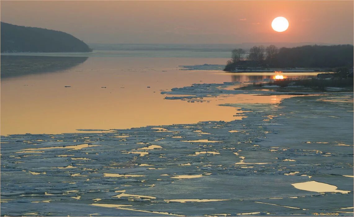 Песня разлилась волга. Ледоход на реке Волга. Весенняя Волга. Река Волга весной.