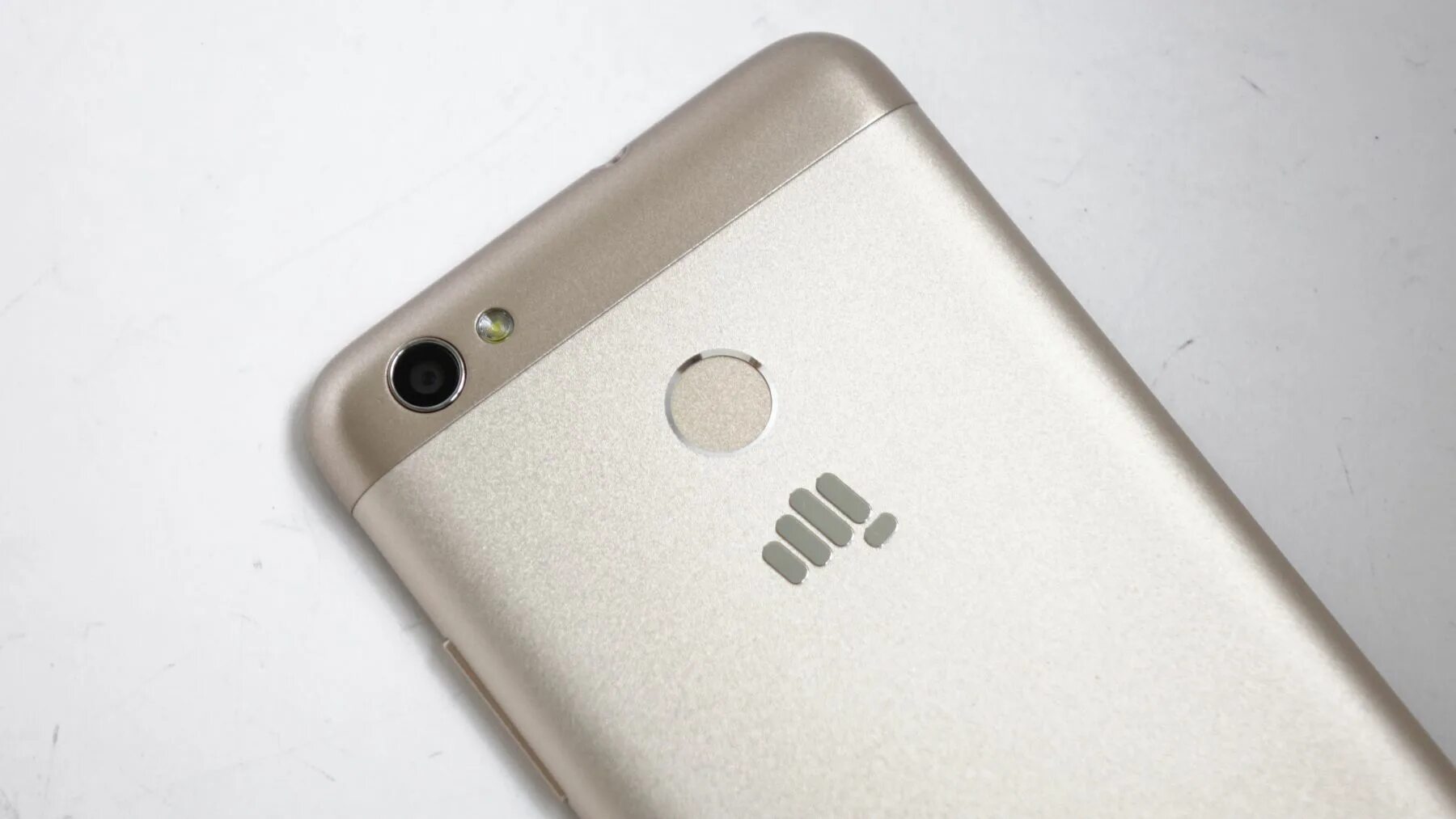 Микромакс золотистый. Айфон микромакс q 465. Micromax canvas q465. Телефон 465. Zte blade a460/a465.
