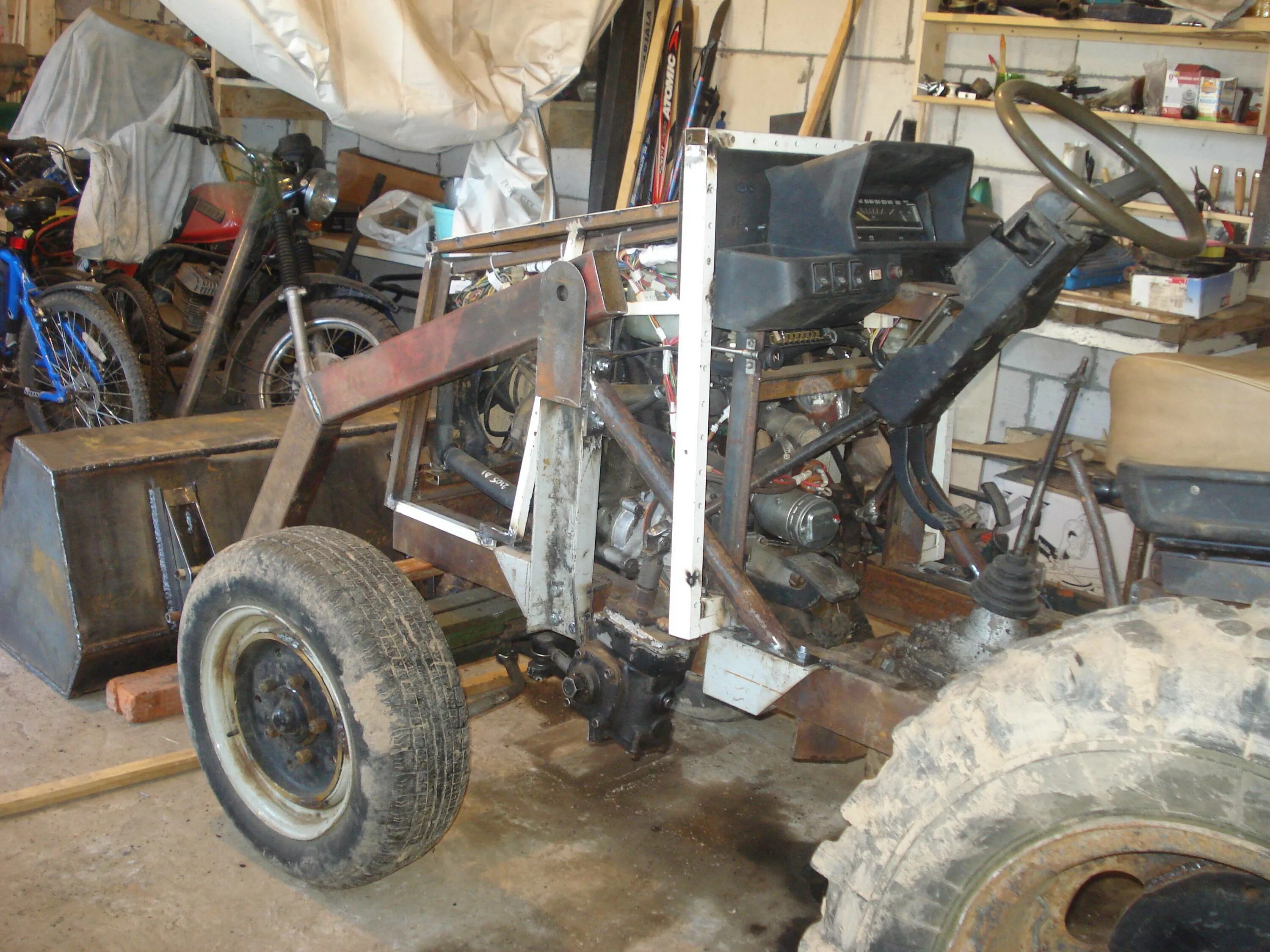 Минитрактор своими руками двигатель ока. Трактор с переломка с мотором ока. Минитрактор с двс ока. Минитрактор с кпп ваз 2108. Минитрактор своими руками двигатель ока.