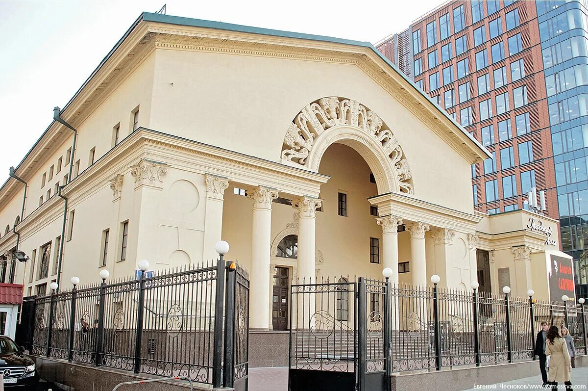 Коровий вал д 3. Москва, театр «градский холл»,. градский холл амфитеатр. коровий вал 3 стр 1 градский холл. москва метро добрынинская театр градский холл.