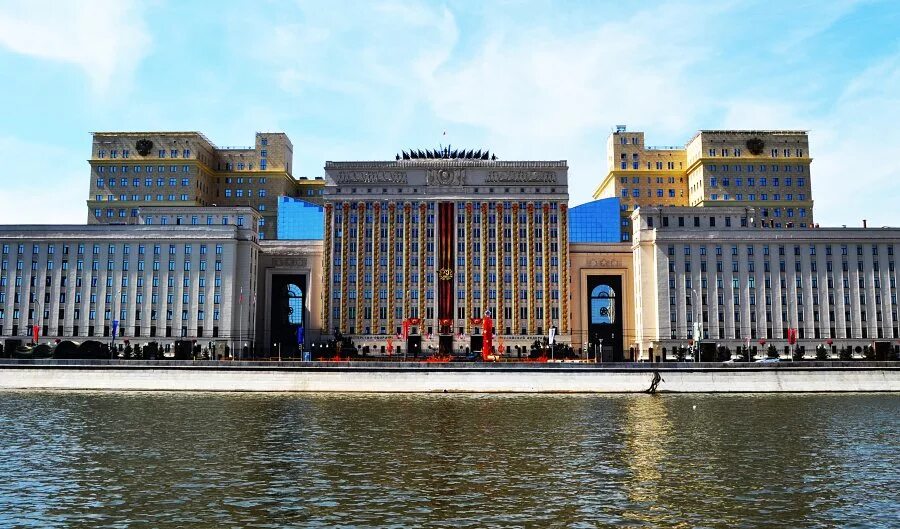 Здание главного штаба сухопутных войск на фрунзенской набережной. Главный штаб сухопутных войск фрунзенская набережная. Комплекс зданий минобороны рф на фрунзенской. Здание штаба сухопутных войск рф. Минобороны рф фрунзенская наб 22/2.