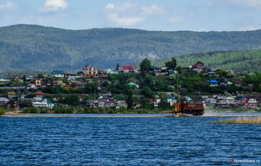 Поликарповский пруд миасс. Санаторий кошкуль миасс. Поликарповский пруд миасс. Плотина поликарповского пруда миасс. Миасский пруд.