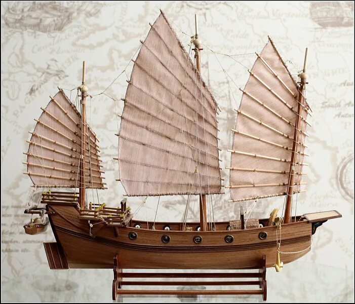 Китайское судно с парусами циновками 6. Китайская лодка Джонка модель. Китайская Джонка 17 век. Японская Боевая Джонка. Джонка корабль.