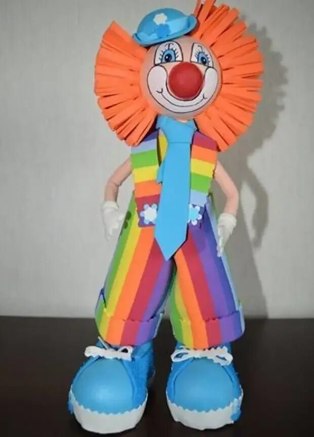Сделать клоуна своими руками. Кукла клоун из фоамирана. Поделка клоун. Поддлека клоун. Поделка клоун своими руками.