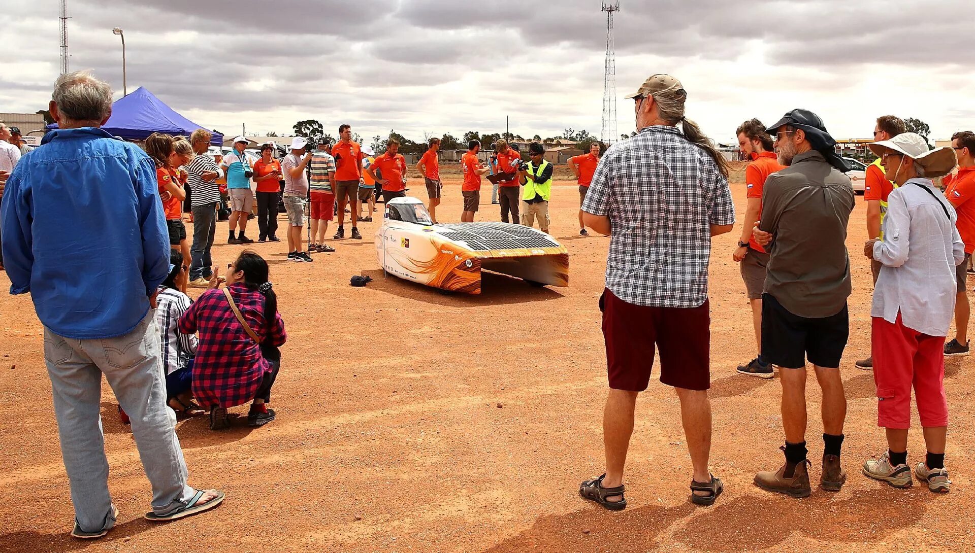 World solar challenge. World solar challenge 2017. команда nuon solar. australian solar challenge.