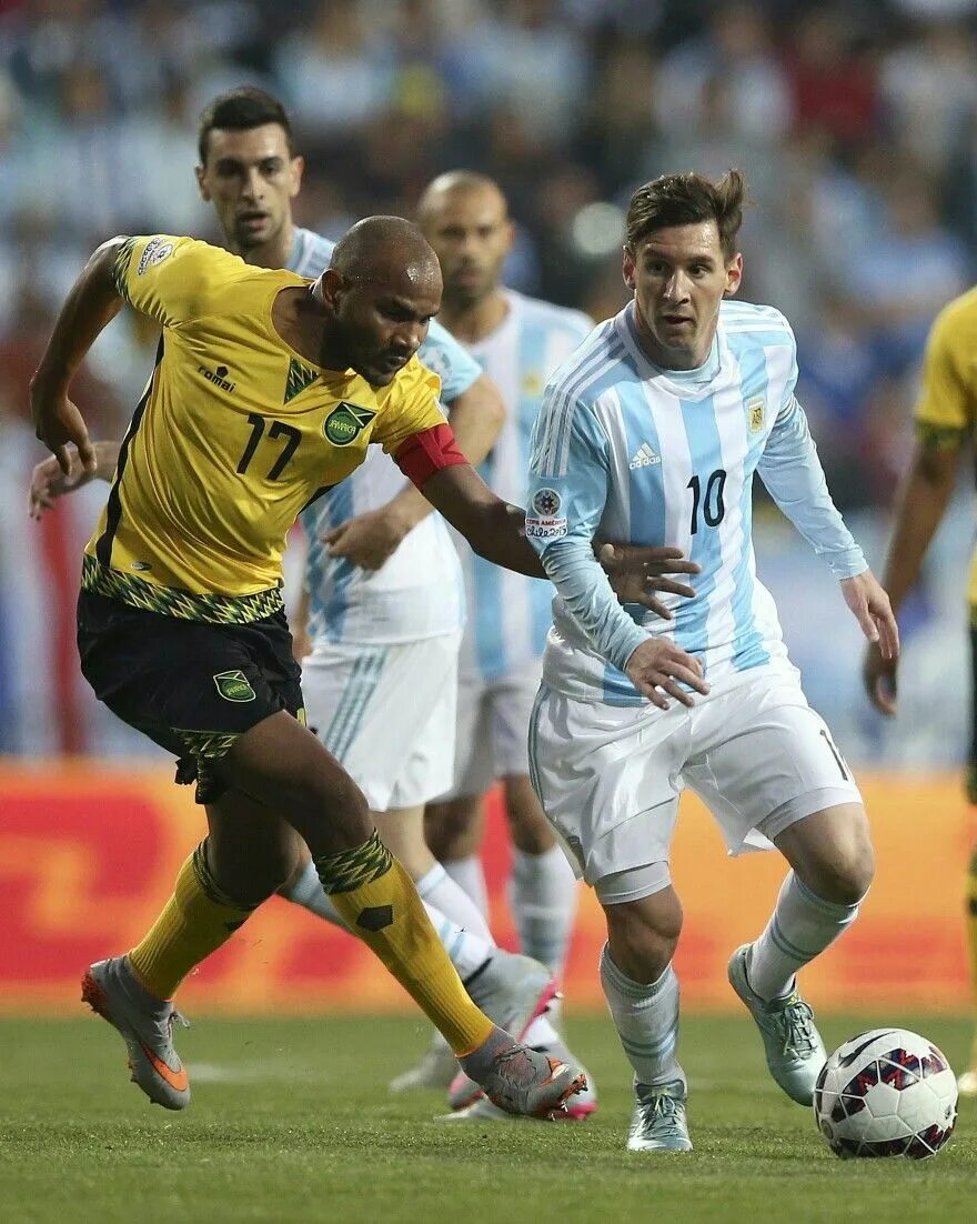 Какой следующий футбольный матч. Альварес Аргентина. Альварес футболист Уругвай. Copa America 2015 Argentina. Аргентина футбол.