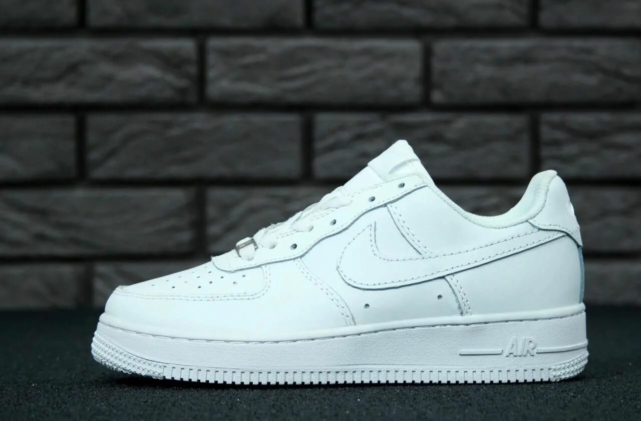 Мужские кроссовки air force 1. Nike Air Force 1 White. Найк АИР Форс 1 мужские белые. Найк АИР Форс 1 Лоу. Nike Air Force 1 Low.