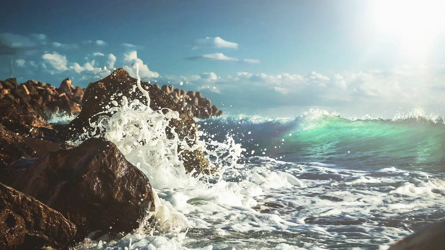 Волны Прибой. Волны Эстетика. Море волны Эстетика. Море., камни., волны Эстетика. Обои на телефон волна