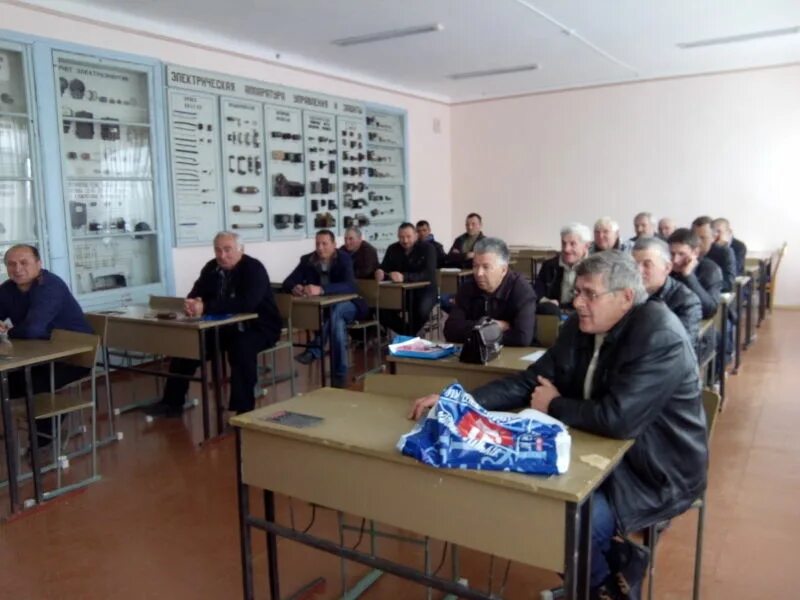 Машинист 3 разряда. Удостоверение к значку ударник коммунистического труда. Категория прав а1 тракториста-машиниста. Машинист 3 разряда. Машинист 3 разряда.