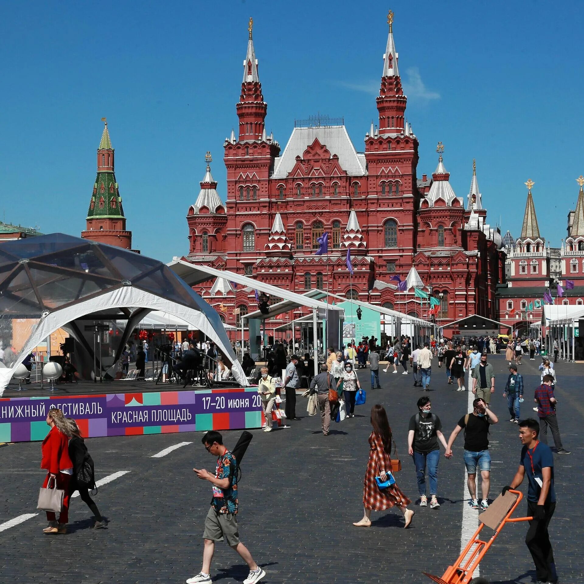 Красная площадь внутри. Красная площадь. Красная площадь Москва летом. Современная красная площадь.