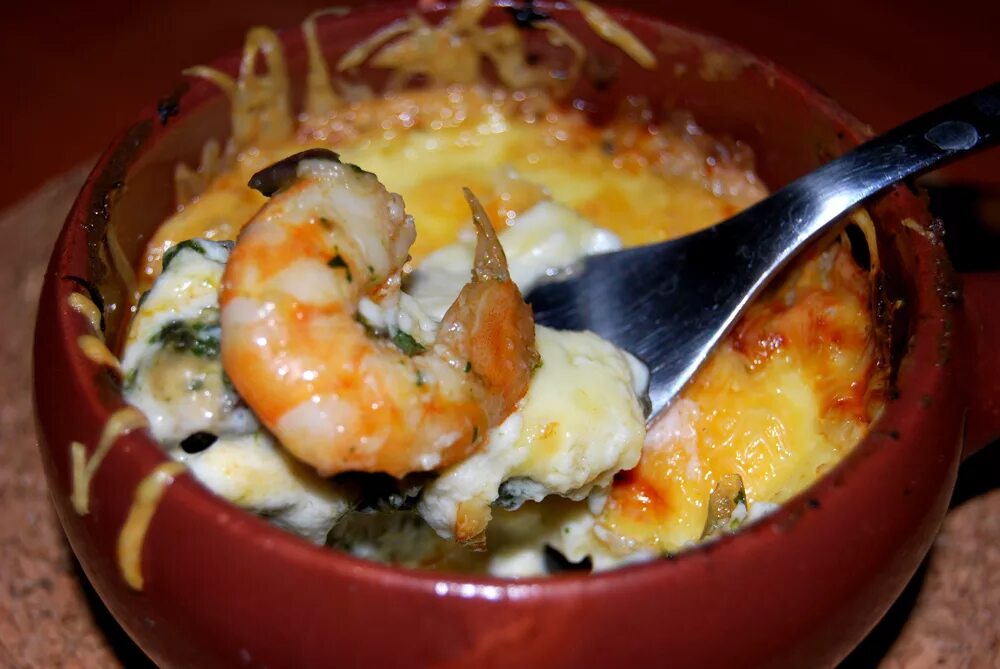 жульен с мидиями и грибами. кокот из курицы с шампиньонами. жульен с креветками. жюльен из мидии. кокиль креветочный.