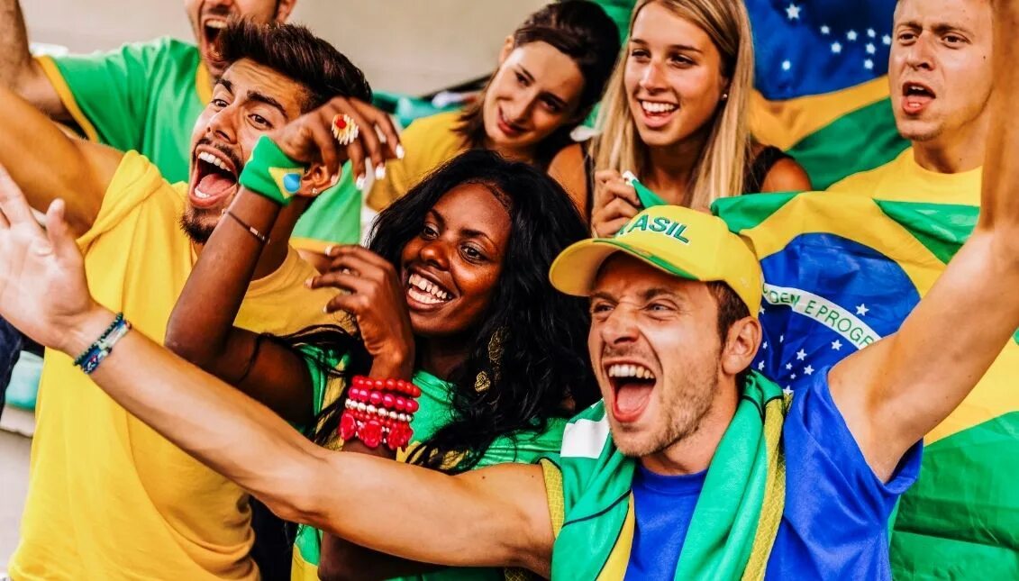 From brazil. Бразильцы народ. Алекс в сборной бразилии. Алекс сандро футболист бразилия. From brazil.