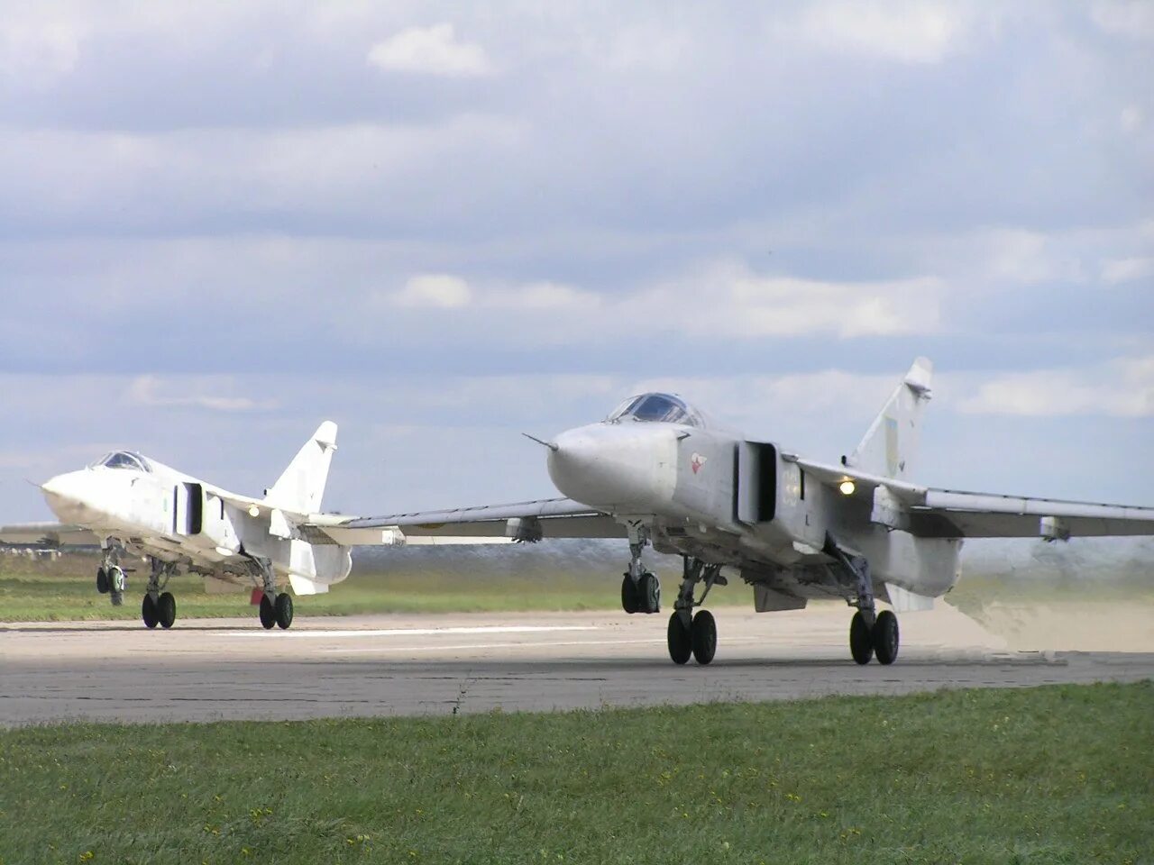 Самолет м б. Бомбардировщик Су-24м. Су24 самолет фото. Су-24 прототип. Су-24 ВВС Украины.