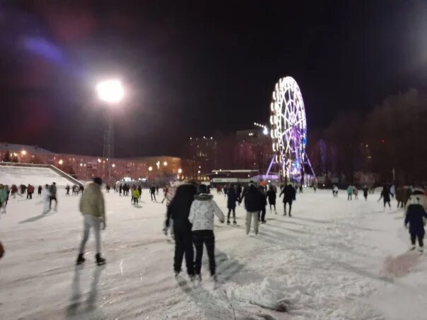 Каток пермь с прокатом. Каток Юность Пермь. Стадион Юность Пермь каток. Каток Динамо Пермь. Каток на революции 27 Пермь.