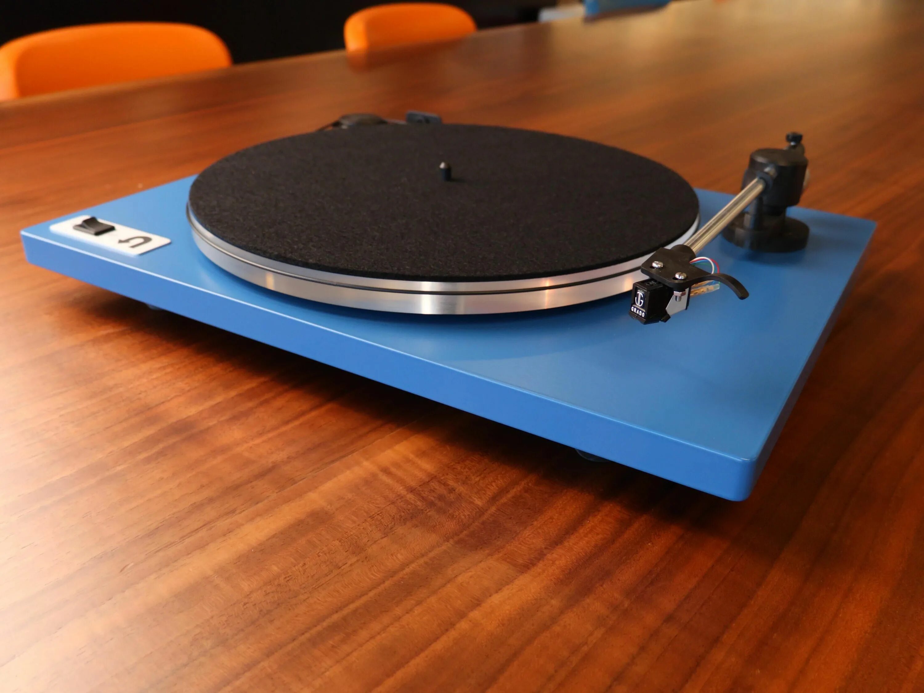 Turn audio. U turn orbit. turntable record top. turntable hand. record player top view.