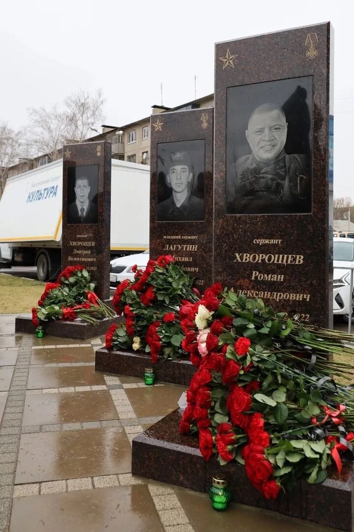 Сколько погибло в белгороде с начала сво. Аллея славы Шебекино мемориальный комплекс. Памятники для погибших в сво. Памятник погибшим в сво. Плиты памятник погибших на сво.