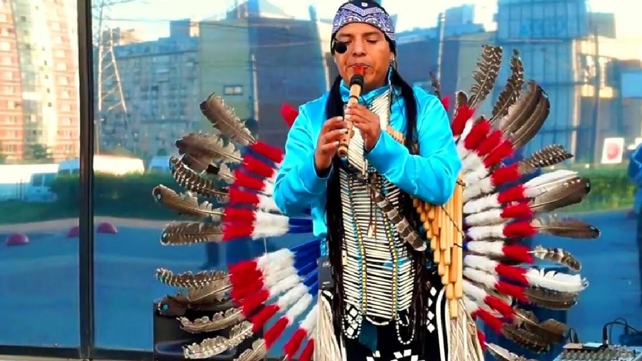 Группа Пакарина из Эквадора. Индейцы Pakarina. Индейцы Эквадора. Индейцы в Москве поют и танцуют.
