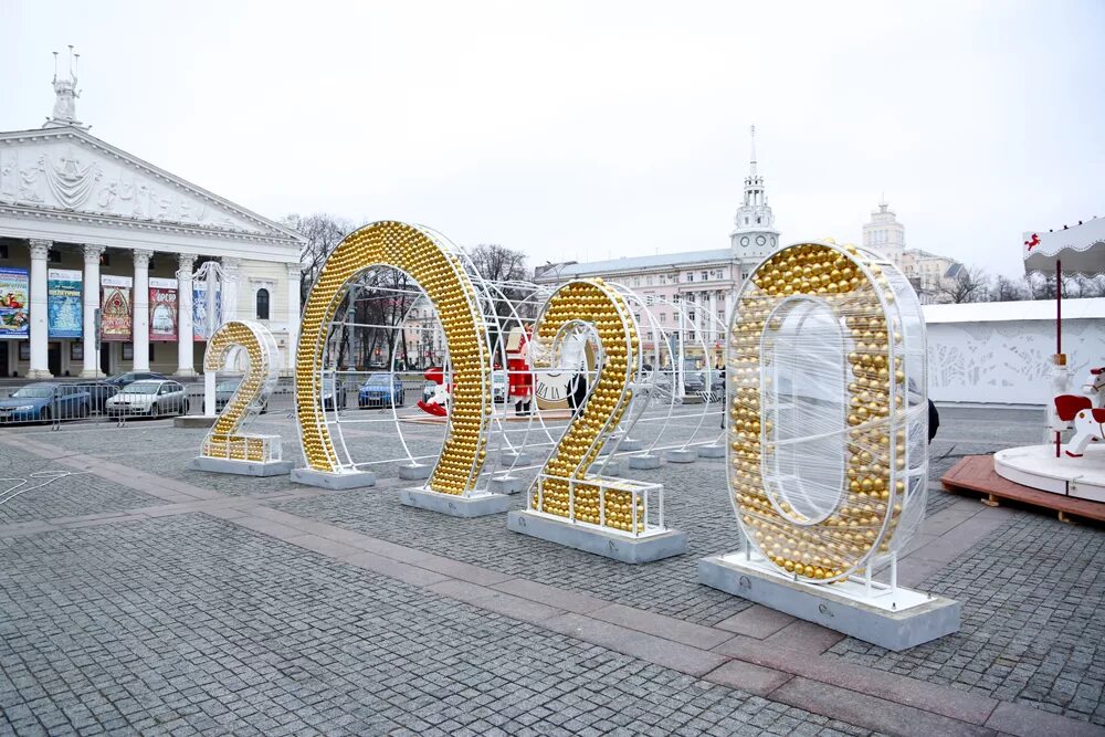 Новогодние улицы воронежа. Город воронеж 2020 года. Площадь воронежа 2020. Воронеж новогодняя площадь 2020. Новогодние украшения в центре воронеж.