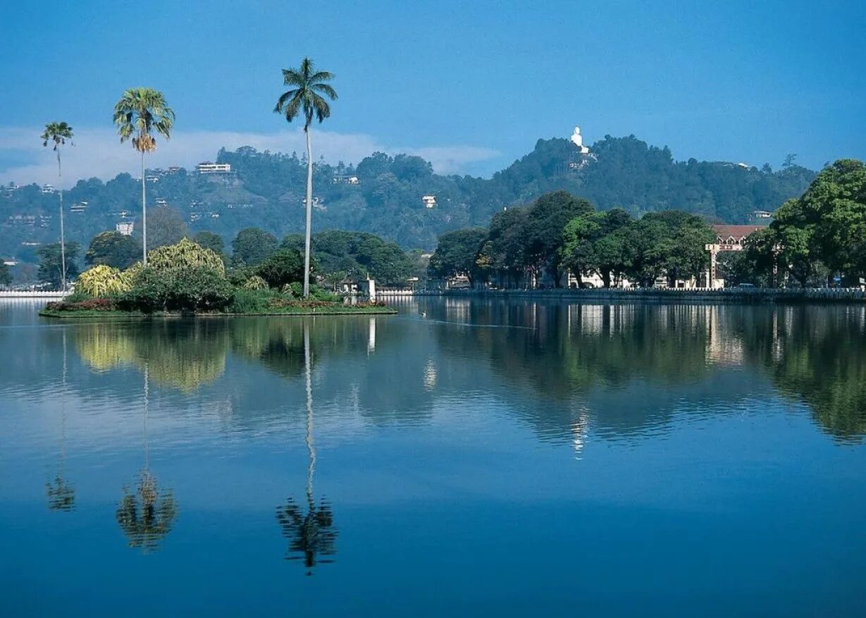 Г канди. Канди Шри Ланка. Долина Канди Шри Ланка. Озеро Канди. Kandy Lake Канди.