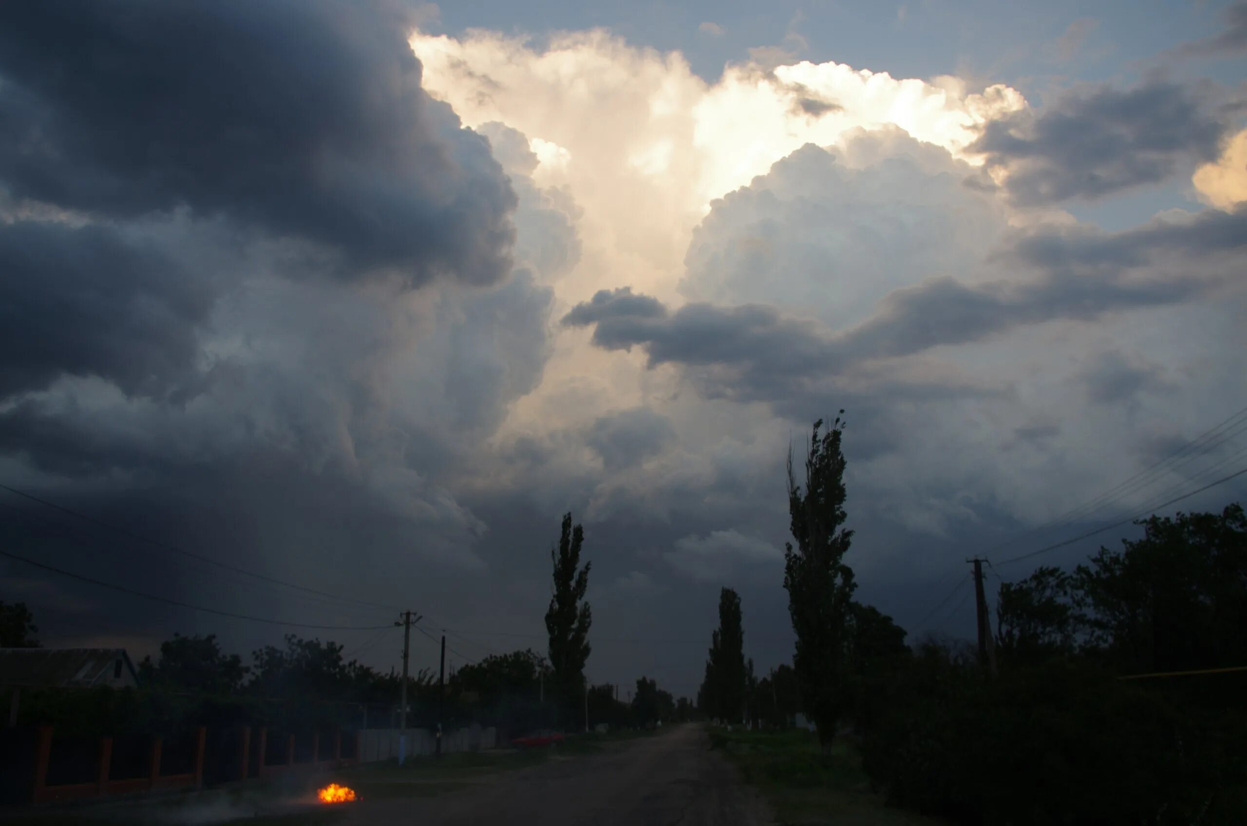 гроза и дождь. грозовые тучи проливные дожди 53 глава. грозовые тучи проливные дожди 53 глава. гром молния и ветер. сильный смерч.